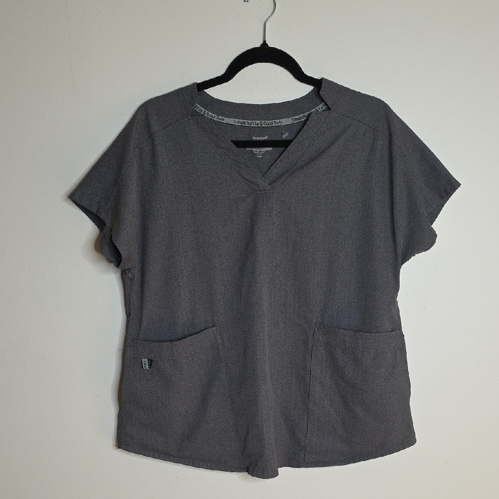 V-Neck Pocket Detail Short Sleeve Scrub Top in Charcoal